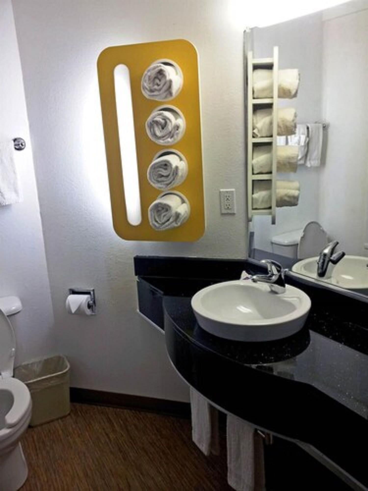 6 Tx Hotel Sinton
