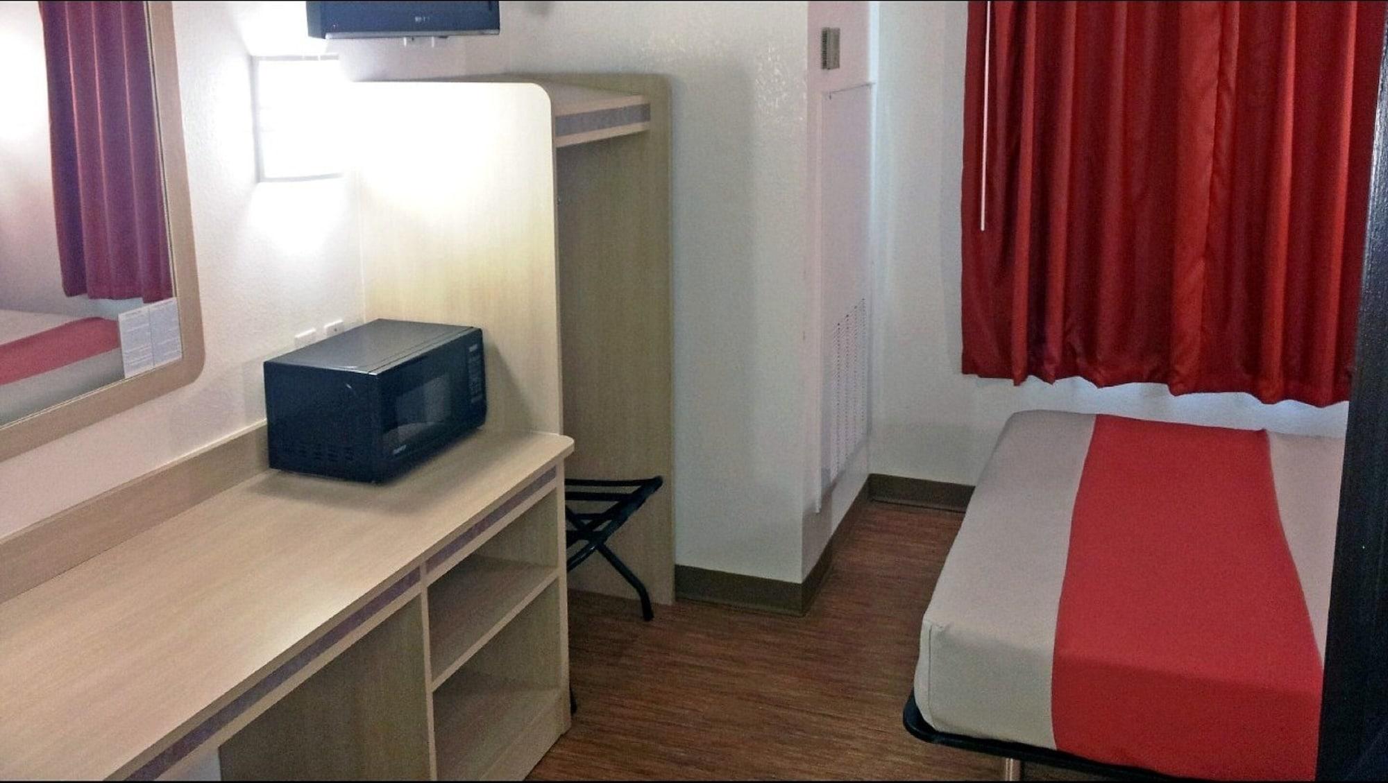 Hotel 6 Tx 2*