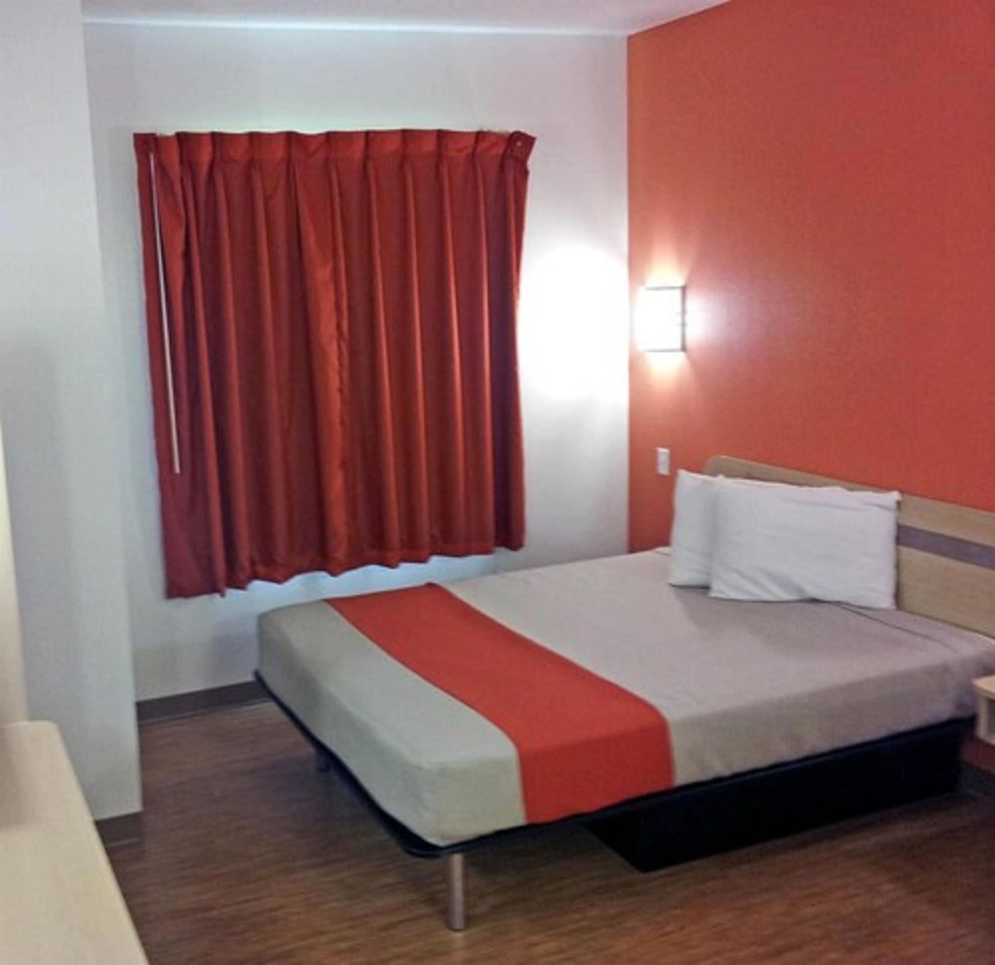 6 Tx Hotel Sinton