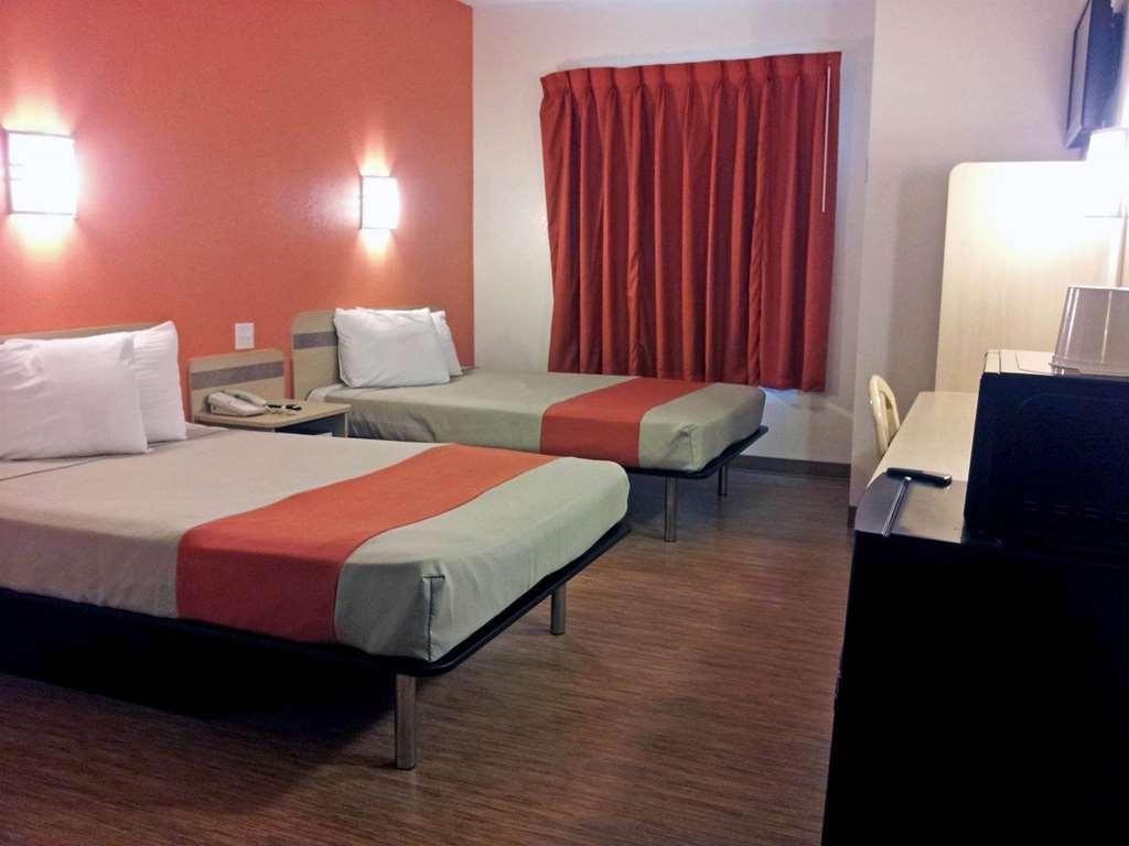 6 Tx Hotel Sinton