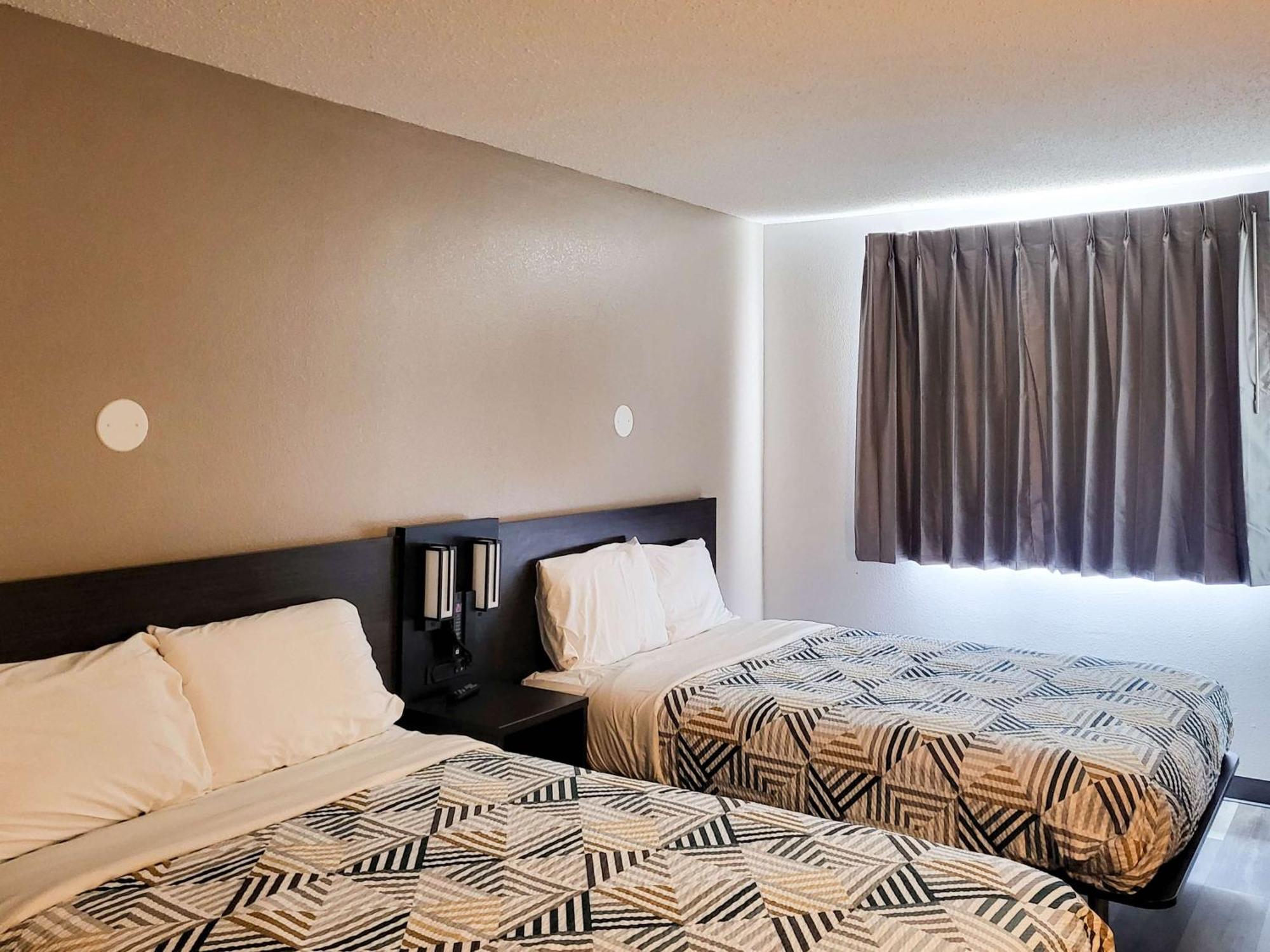 6 Tx Hotel 2*