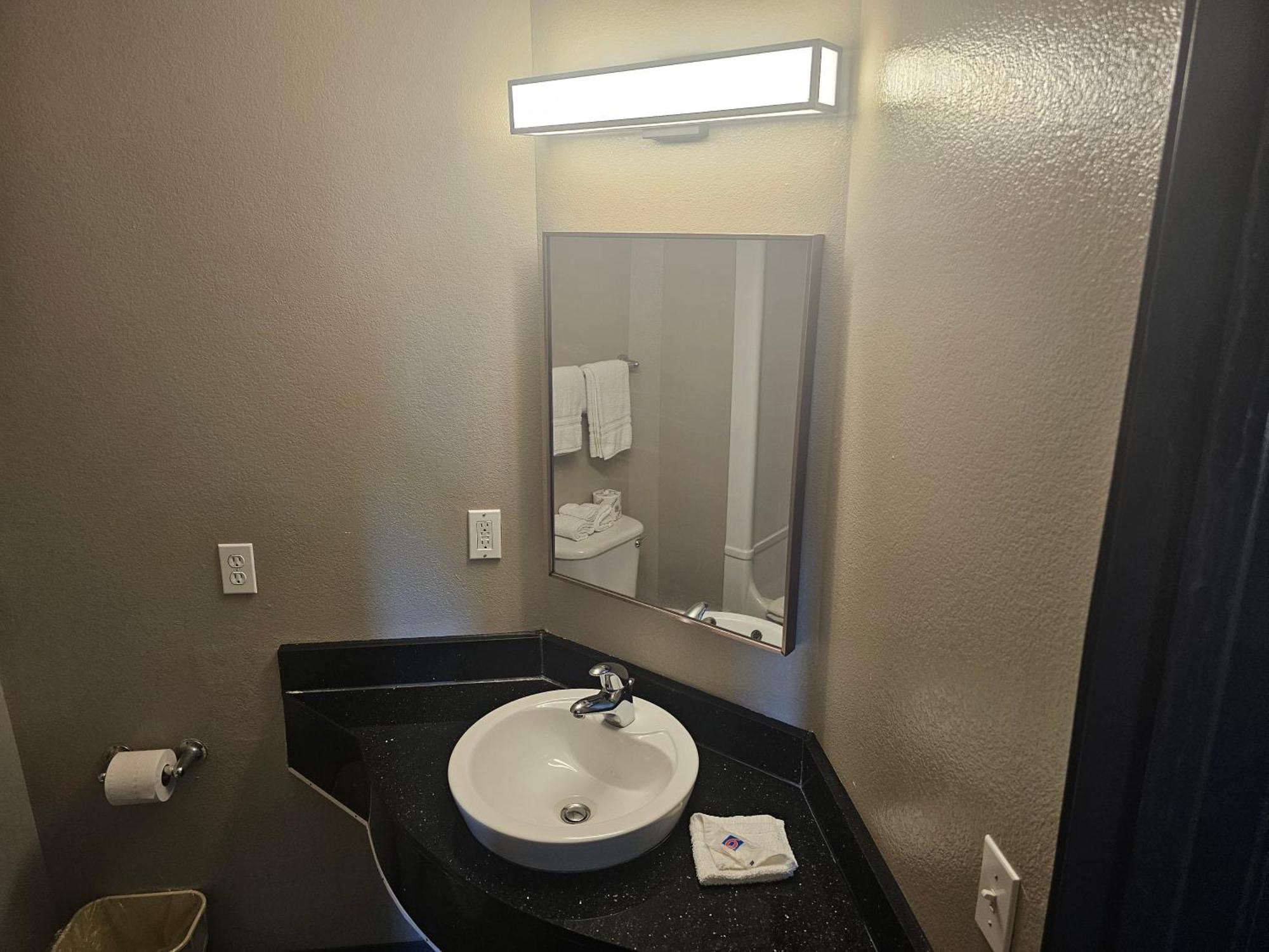 6 Tx Hotel 2*